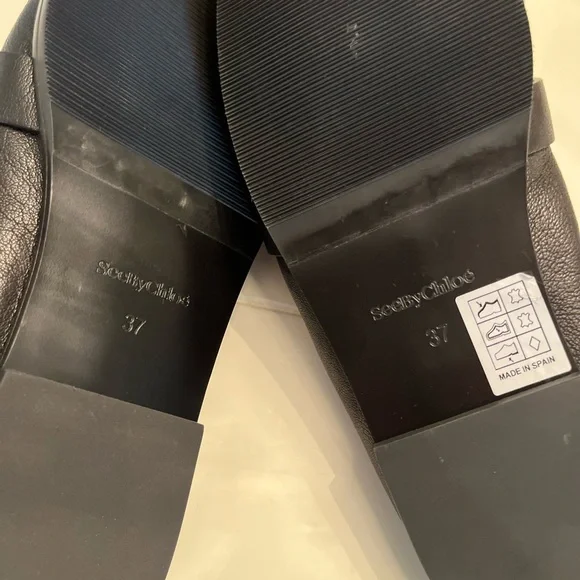 See By Chloe Black Flats with Gold Ring Detail - Picture 7 of 7